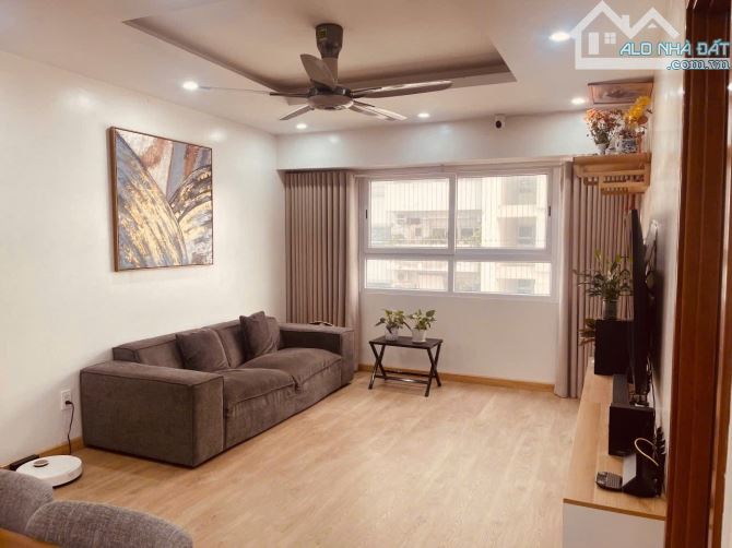 Bán Chung Cư Học Viện Quốc Phòng Ngoại Giao Đoàn 95M-3 phòng ngủ- Lô góc thoáng sáng