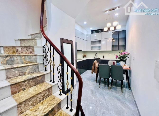 Gần Tân Mai-36m2-ngõ siêu nông,an sinh tốt-7 tỷ 989