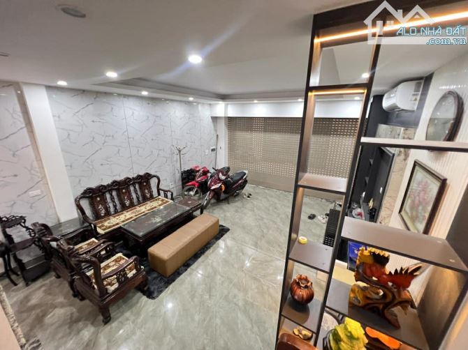 Tìm chủ mới cho căn nhà 6 tầng thang máy phố Thái Hà - 5m mặt tiền - 13.2 tỷ