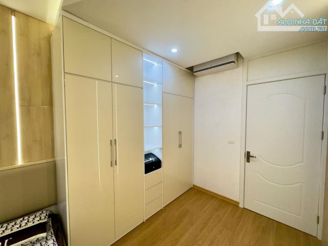 Bán nhà mặt Hồ Tây 6 tầng thang máy 25 tỷ