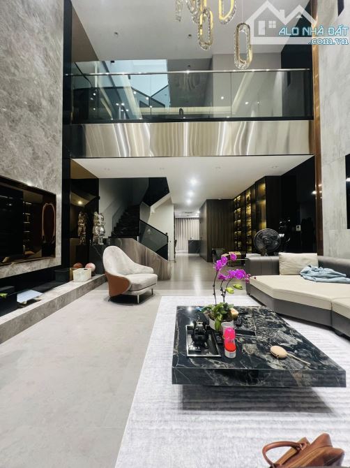 BÁN TÒA TẠI 20 NGUYỄN CÔNG HOAN, BA ĐÌNH. DIỆN TÍCH 98M2, 5T, GIÁ 36 TỶ