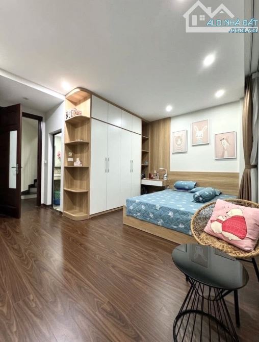 Giải Phóng-Dân xây đẹp,gần phố-36m2-7 tỷ 99