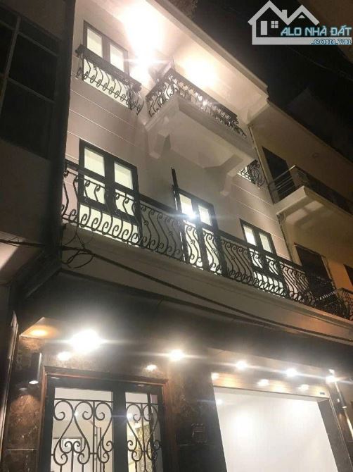 BÁN NHÀ TT ĐỐNG ĐA DT 63 M NGÕ OTO TRÁNH KINH DOANH VỊ TRÍ SÁT MẶT PHỐ KHU QUAN CHỨC