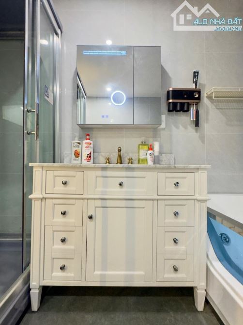 Bán nhà mặt Hồ Tây 6 tầng thang máy 25 tỷ