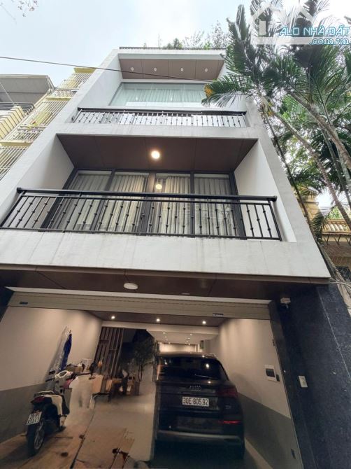 BÁN TÒA TẠI 20 NGUYỄN CÔNG HOAN, BA ĐÌNH. DIỆN TÍCH 98M2, 5T, GIÁ 36 TỶ