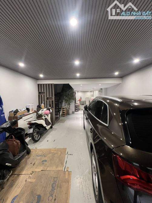 BÁN TÒA TẠI 20 NGUYỄN CÔNG HOAN, BA ĐÌNH. DIỆN TÍCH 98M2, 5T, GIÁ 36 TỶ