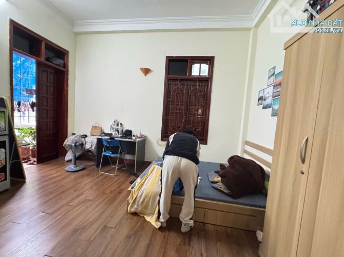 CC BÁN GẤP NHÀ LÊ DUẨN - 40M2 - 5 TẦNG - CÁCH PHỐ 50M - GẦN HỒ - THANG MÁY - DT 18TR/THÁNG