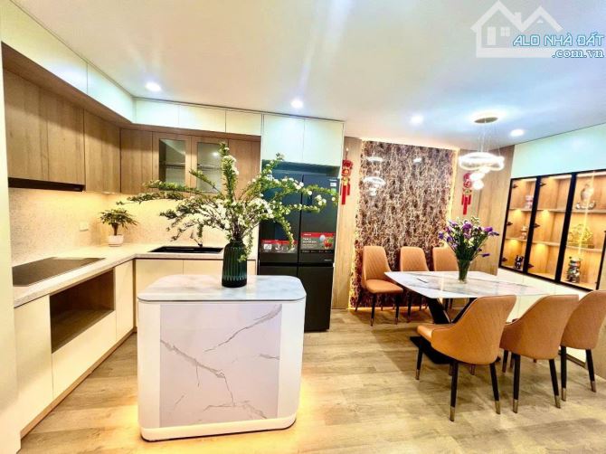 Bán căn hộ, lô góc, full nội thất cao cấp, 3PN, 2WC, 90m2 tại Nguyễn Chí Thanh, 6,28tỷ