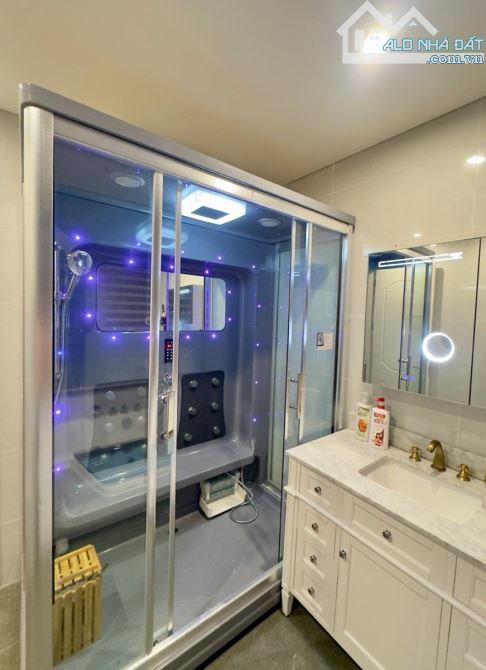 Bán nhà mặt Hồ Tây 6 tầng thang máy 25 tỷ