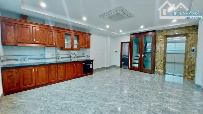 BÁN NHÀ HỒ TÙNG MẬU – PHÚ DIỄN – 8 TẦNG THANG MÁY – Ô TÔ 7 CHỖ VÀO NHÀ – DÒNG TIỀN 40TR/TH