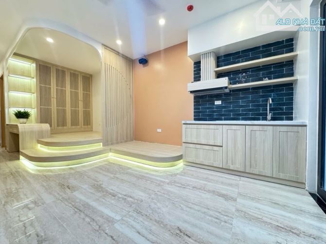 Chính chủ bán nhà phố tây sơn đống đa hà nội .diện tích 40m nhà 6 tầng thang máy xây móng.