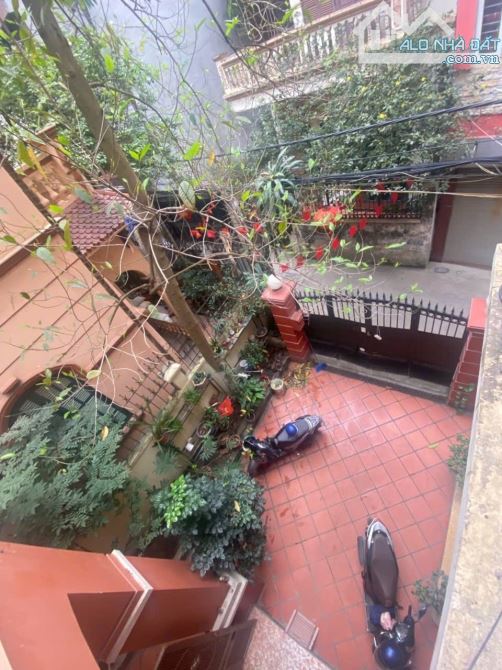 Bán Biệt Thự Phố Lạc Long Quân Tây Hồ 120m2 4 tầng, mặt tiền 9.3m Ô Tô Kinh Doanh