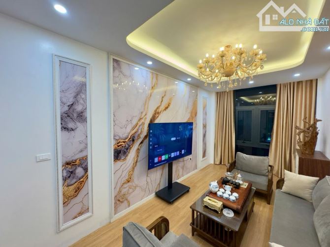 Bán nhà mặt Hồ Tây 6 tầng thang máy 25 tỷ