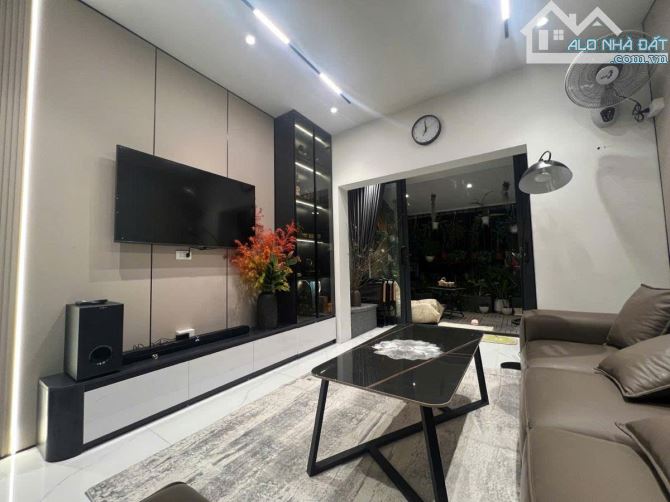 Duplex gần Thái Hà, Đống Đa, view phố, lô góc 126m2 2 tầng 3pn 2wc full nt chỉ 5,65 tỷ