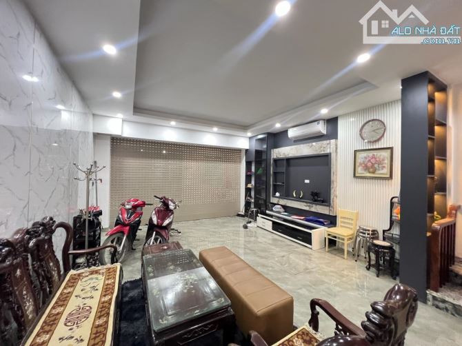 KHÓ TÌM CĂN THỨ 2: NHÀ HOÀNG CẦU 6 TẦNG - THANG MÁY - 2 MẶT THOÁNG - GIÁ 13.2 TỶ