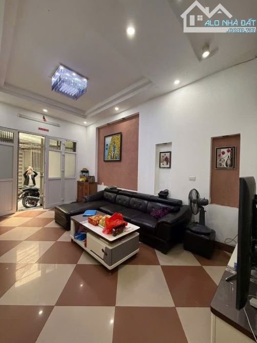 NHÀ ĐẸP Ở NGAY HOÀNG HOA THÁM - TT BA ĐÌNH - NGÕ THÔNG - DÂN XÂY KCBT - TIỆN ÍCH ĐỈNH