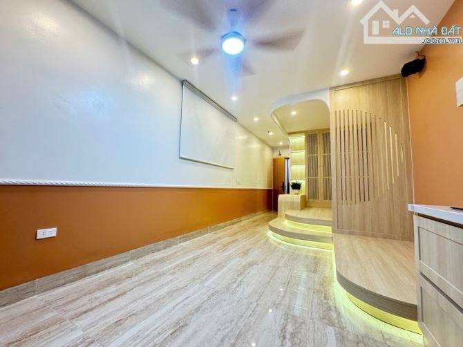 Chính chủ bán nhà phố tây sơn đống đa hà nội .diện tích 40m nhà 6 tầng thang máy xây móng.