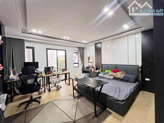 Tìm chủ mới cho căn nhà 6 tầng thang máy phố Thái Hà - 5m mặt tiền - 13.2 tỷ