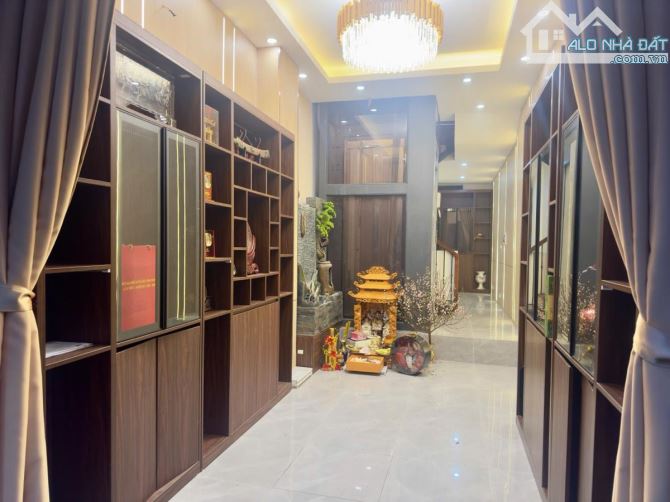 Bán nhà mặt Hồ Tây 6 tầng thang máy 25 tỷ