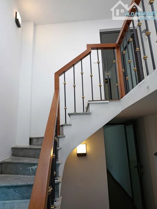 Bán nhà phố Trương Định, 34m 5 tầng, 5 ngủ, ngõ thông, VF3 qua cửa, giá 7,5 tỷ