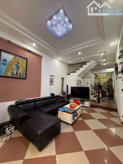 NHÀ ĐẸP Ở NGAY HOÀNG HOA THÁM - TT BA ĐÌNH - NGÕ THÔNG - DÂN XÂY KCBT - TIỆN ÍCH ĐỈNH