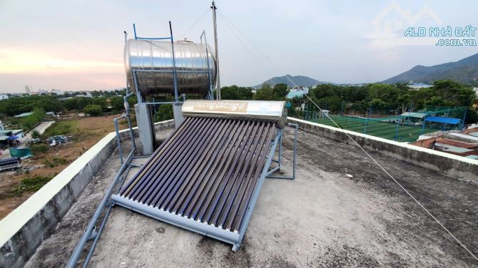 Bán nhà nghỉ 8 phòng trung tâm Long Hải 2 mặt tiền xe hơi giá 4,6 tỷ - 5