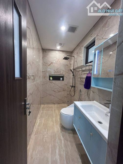 Tìm chủ mới cho căn nhà 6 tầng thang máy phố Thái Hà - 5m mặt tiền - 13.2 tỷ