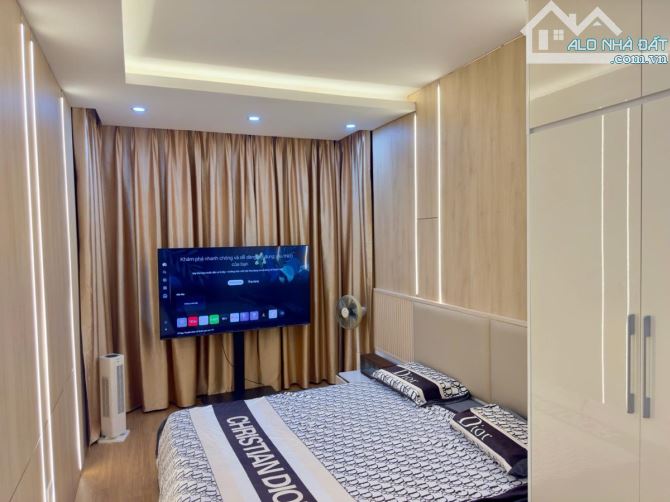 Bán nhà mặt Hồ Tây 6 tầng thang máy 25 tỷ