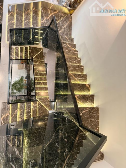 BÁN TÒA TẠI 20 NGUYỄN CÔNG HOAN, BA ĐÌNH. DIỆN TÍCH 98M2, 5T, GIÁ 36 TỶ