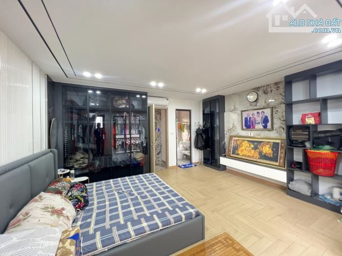 KHÓ TÌM CĂN THỨ 2: NHÀ HOÀNG CẦU 6 TẦNG - THANG MÁY - 2 MẶT THOÁNG - GIÁ 13.2 TỶ