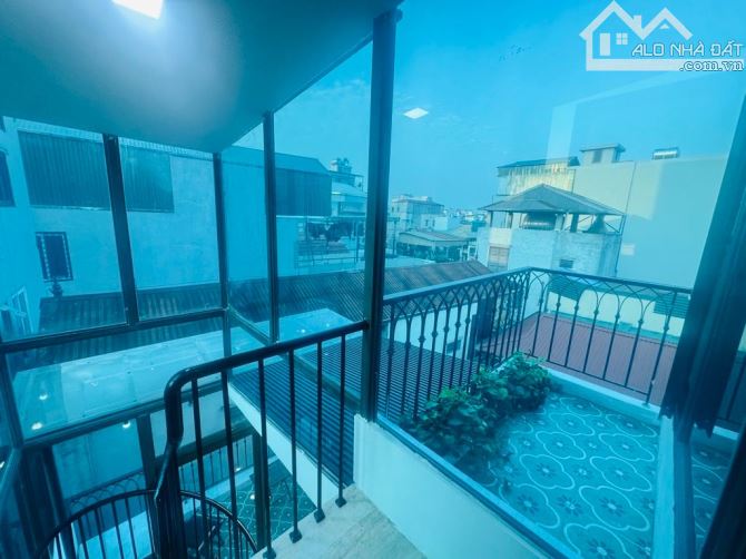 Chính chủ bán nhà phố tây sơn đống đa hà nội .diện tích 40m nhà 6 tầng thang máy xây móng.