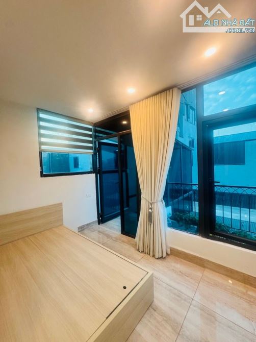 Chính chủ bán nhà phố tây sơn đống đa hà nội .diện tích 40m nhà 6 tầng thang máy xây móng.