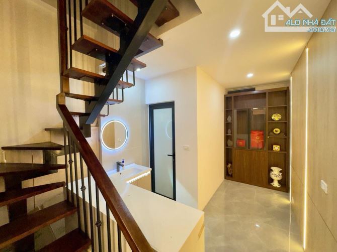 Bán nhà mặt Hồ Tây 6 tầng thang máy 25 tỷ