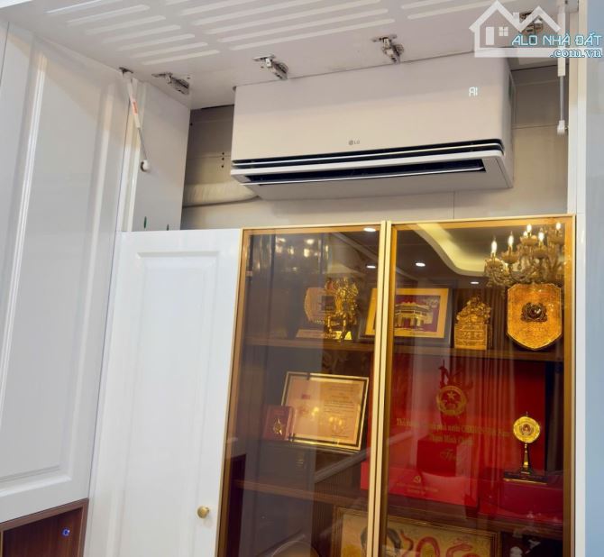 Bán nhà mặt Hồ Tây 6 tầng thang máy 25 tỷ