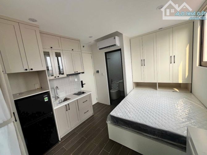 Toà CHDV Hoàng Hoa Thám, 85m2*8T, MT 5M, 18P KK, ngõ ô tô, đủ GPXD/PCCC, dòng tiền 8%/năm!