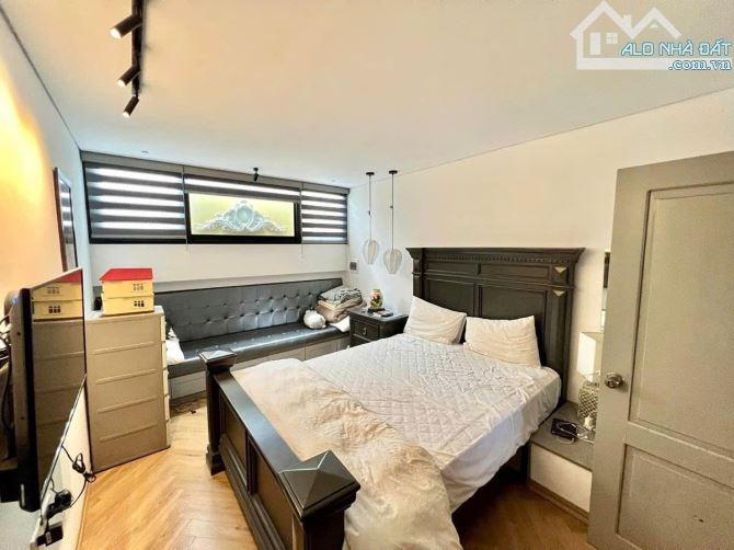 Tập thể mặt phố Thuốc Bắc, Hoàn Kiếm, view phố, sân tiểu cảnh, 70m2 2pn giá 5,45 tỷ