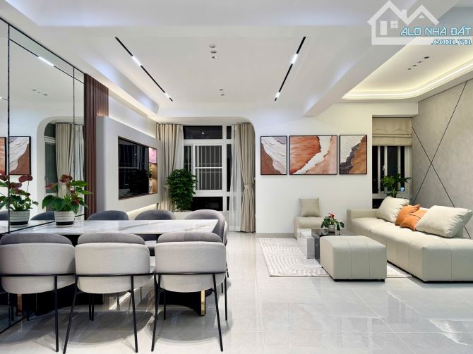 BÁN CĂN PENTHOUSE SKY GRADEN 3 - QUẬN 7 - 220M2 - 4PN - PHÒNG KHÁCH - ST - 19 TỶ (TL) - 1