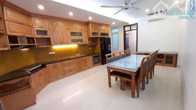 MẶT Phố VẠN PHÚC -BA ĐÌNH -VỈA HÈ -KINH DOANH -THANG MÁY -THÔNG Sàn- 100m 2-8 tầng