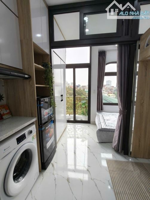 Nằm giữa Gà Đình , Tây Hồ , Toà CCMN 82m 8 tầng ,17pkk dòng tiền 1,2 tỷ/1n giá giá 17.4 tỷ