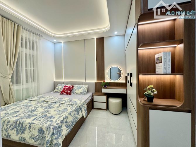 BÁN CĂN PENTHOUSE SKY GRADEN 3 - QUẬN 7 - 220M2 - 4PN - PHÒNG KHÁCH - ST - 19 TỶ (TL) - 15