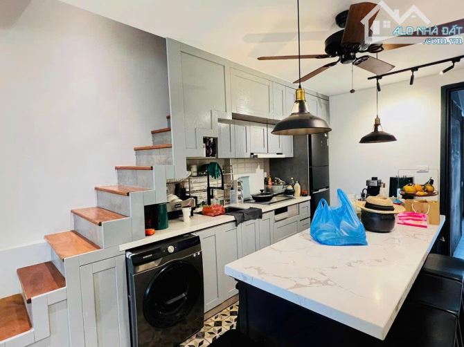 Tập thể mặt phố Thuốc Bắc, Hoàn Kiếm, view phố, sân tiểu cảnh, 70m2 2pn giá 5,45 tỷ