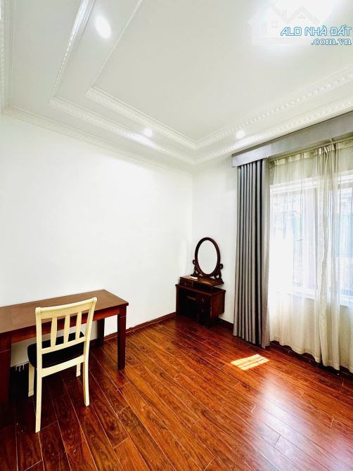 Bán nhà Hồng Hà Hoàn Kiếm 60m2 5 tầng mặt tiền 5m lô góc nhà đẹp ở ngay 6.5 tỷ