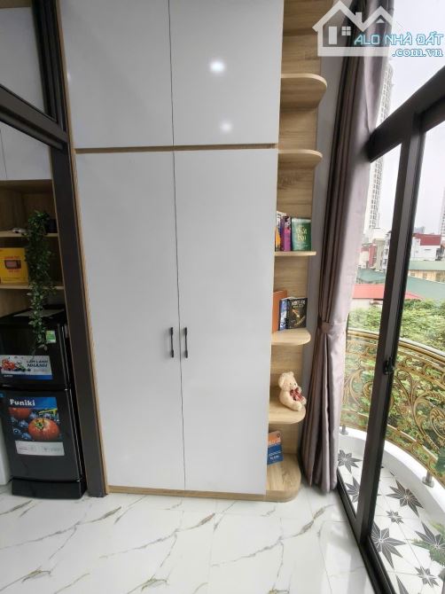 Nằm giữa Gà Đình , Tây Hồ , Toà CCMN 82m 8 tầng ,17pkk dòng tiền 1,2 tỷ/1n giá giá 17.4 tỷ