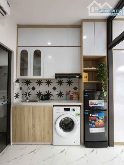 Nằm giữa Gà Đình , Tây Hồ , Toà CCMN 82m 8 tầng ,17pkk dòng tiền 1,2 tỷ/1n giá giá 17.4 tỷ