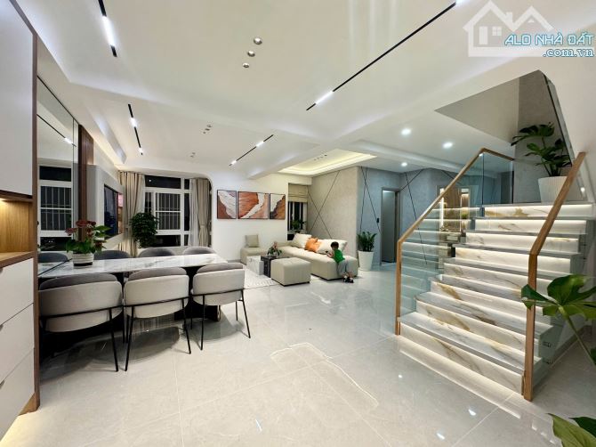 BÁN CĂN PENTHOUSE SKY GRADEN 3 - QUẬN 7 - 220M2 - 4PN - PHÒNG KHÁCH - ST - 19 TỶ (TL) - 4