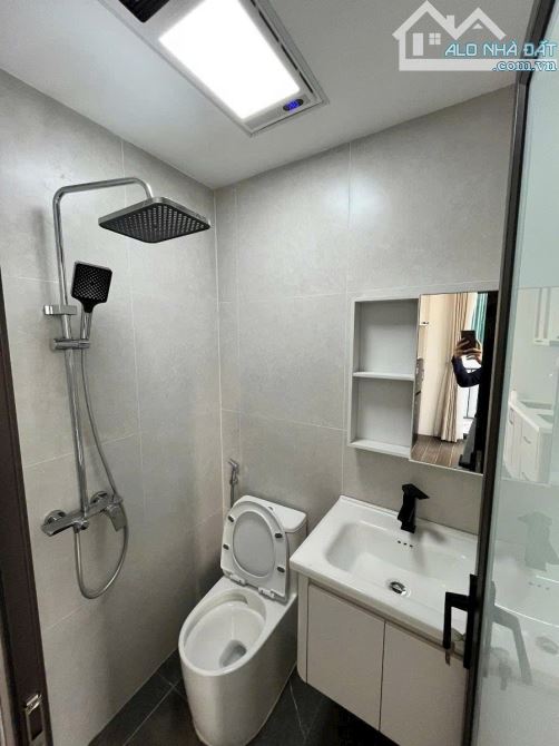 Toà CHDV Hoàng Hoa Thám, 85m2*8T, MT 5M, 18P KK, ngõ ô tô, đủ GPXD/PCCC, dòng tiền 8%/năm!