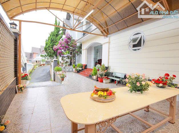 🔥 Bán Villa Sân vườn Đà Lạt 270m2 với giá 13 tỷ, đầy đủ tiện ích tại Trung tâm Đà Lạt 🔥