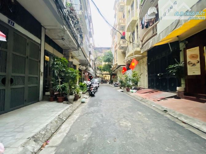 HOÀNG CẦU ĐỐNG ĐA 50m² 5 TẦNG THANG MÁY Ô TÔ QUA CỬA 17TỶ