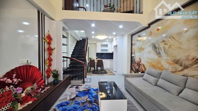 BÁN NHÀ 4T ĐẸP LONG LANH MT RỘNG 5.7M X40M2 X10 TỶ 30M Ô TÔ TRÁNH PHỐ LẠC LONG QUÂN TÂY HỒ