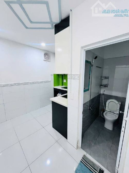 NHÀ ĐẸP 3 TẦNG - 20M RA HẺM XE HƠI MT CHỢ BÙI VĂN BA - SHR HOÀN CÔNG CHỈ 4.86 TỶ - 1